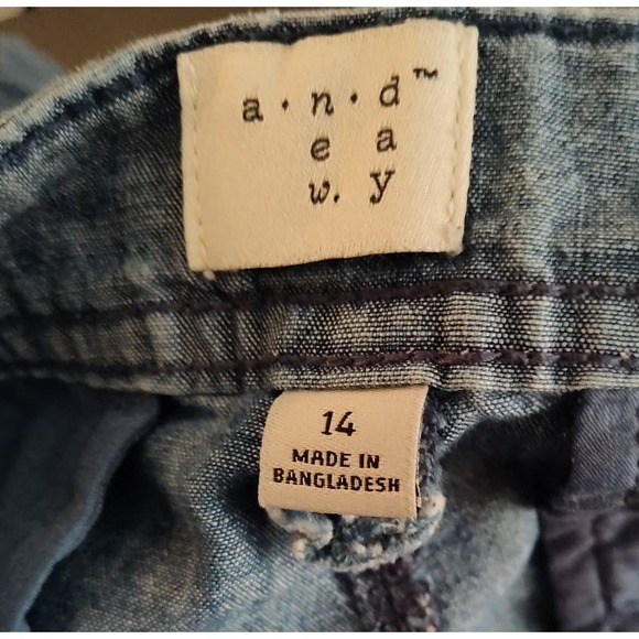 A New Day Medium Wash Chambray Jean Shorts Flat Front Chino Size 14 - Picture 3 of 7